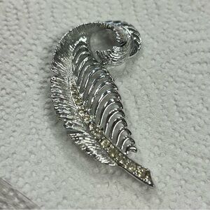 Vintage Elegant Silver Feather Brooch Rhinestones Costume Jewelry Nature Leaf